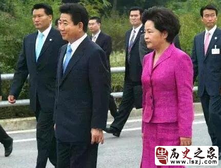 韩国总统卢武铉与妻子的爱情故事 卢武铉宁弃江山爱贤妻