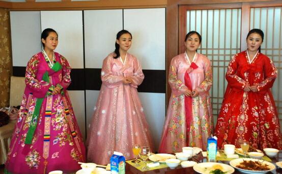 朝鲜妇女的传统服装轶闻：金日成为何不准女性穿裤子“