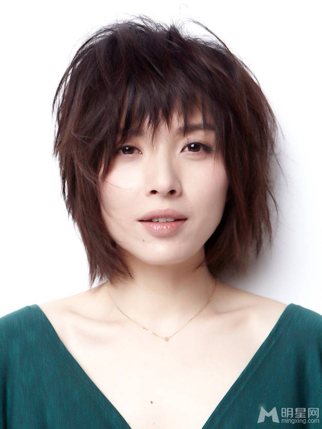 勒东老婆李佳清新裸妆图片
