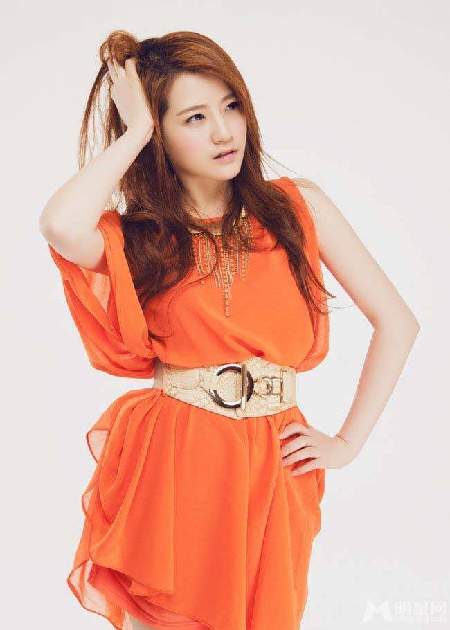 网络歌手香香青春靓丽写真图片