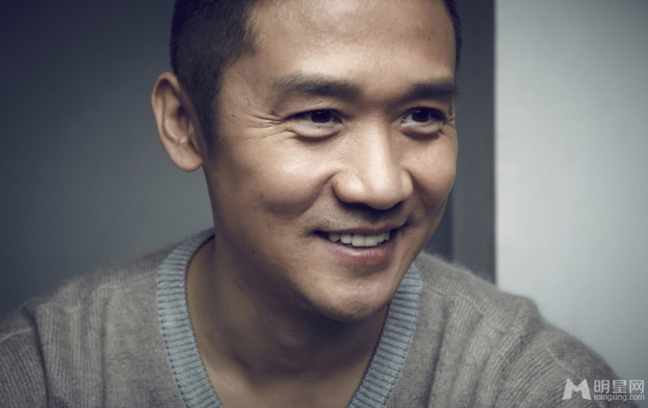 影视演员黄志忠表情丰富搞怪写真
