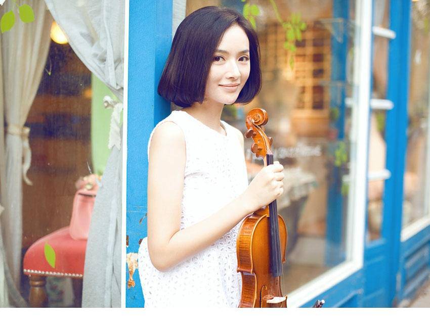 演员李依玲清新素颜妆图片
