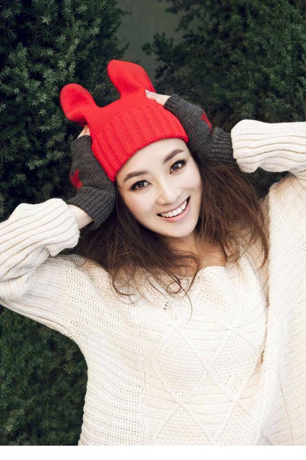 中国大陆歌手汤晓菲甜美圣诞写真