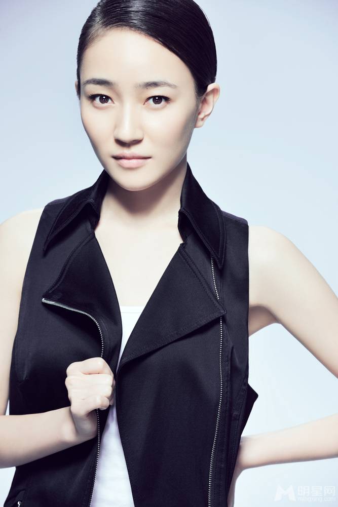 电视剧演员焦俊艳时尚中性写真