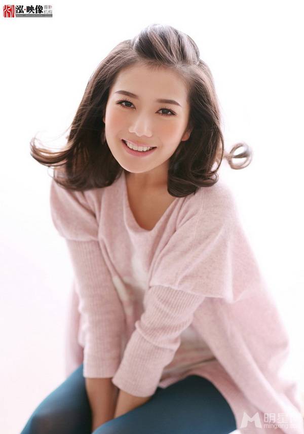 内地清纯玉女彭杨时尚写真