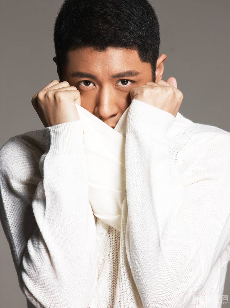 热搜榜明星任重高清时尚代言写真