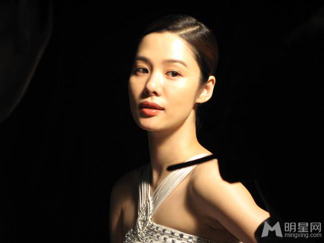 韩国女明星金贤珠美妆写真照