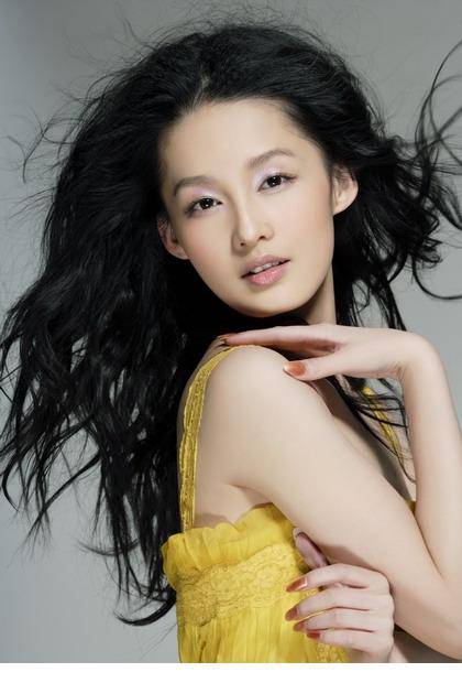 气质美女李沁时尚大片曝光