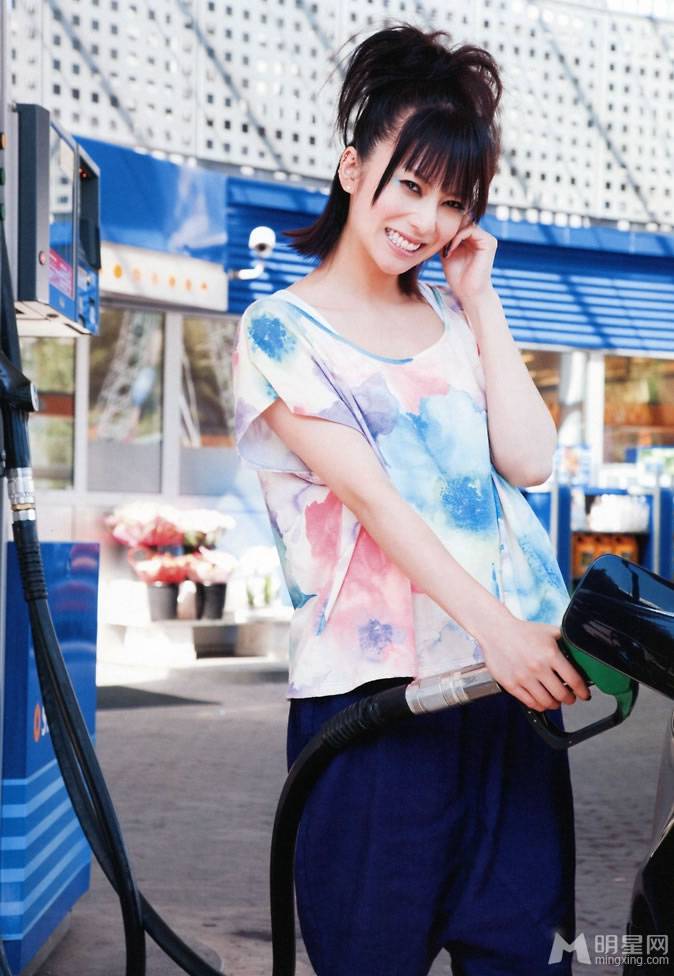 日本人气女星柴�幸唯美写真集