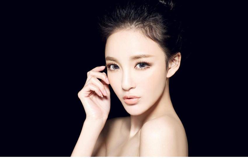 中国女明星刘雨欣白皙肌肤高清写真