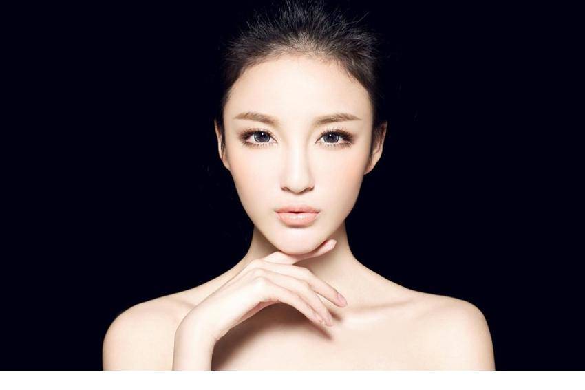 中国女明星刘雨欣白皙肌肤高清写真