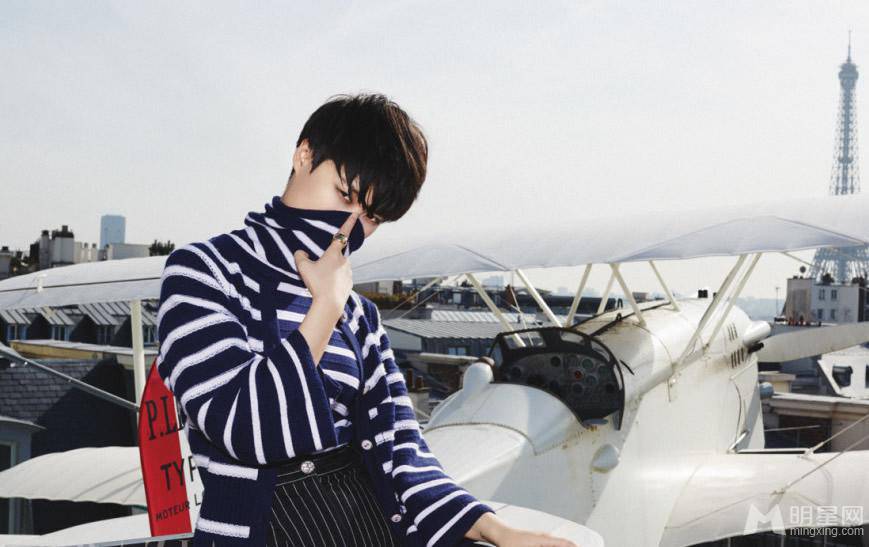 亚洲十大女演员李宇春时尚俏皮写真