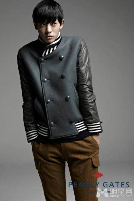 韩国帅气男明星郑俊英冬装写真图片