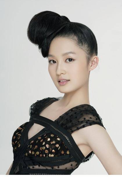 气质美女李沁时尚大片曝光