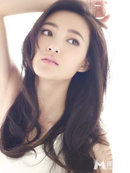 女星王丽坤写真照时尚又优雅