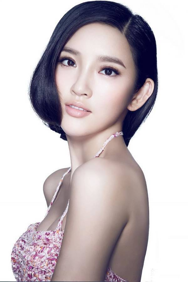 中国漂亮女星唐艺昕性感妩媚写真