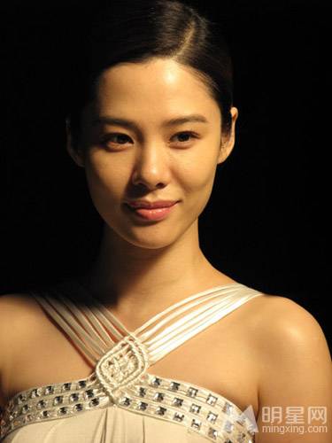 韩国女明星金贤珠美妆写真照