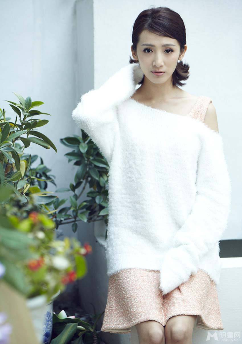 90后气质女星卢茜冬日写真