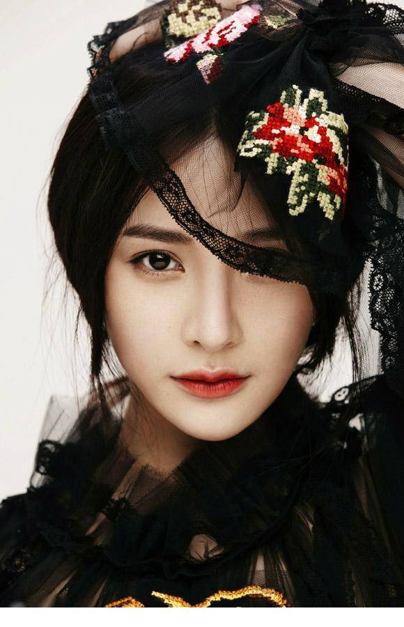 熊乃瑾黑色蕾丝连衣裙撩人写真