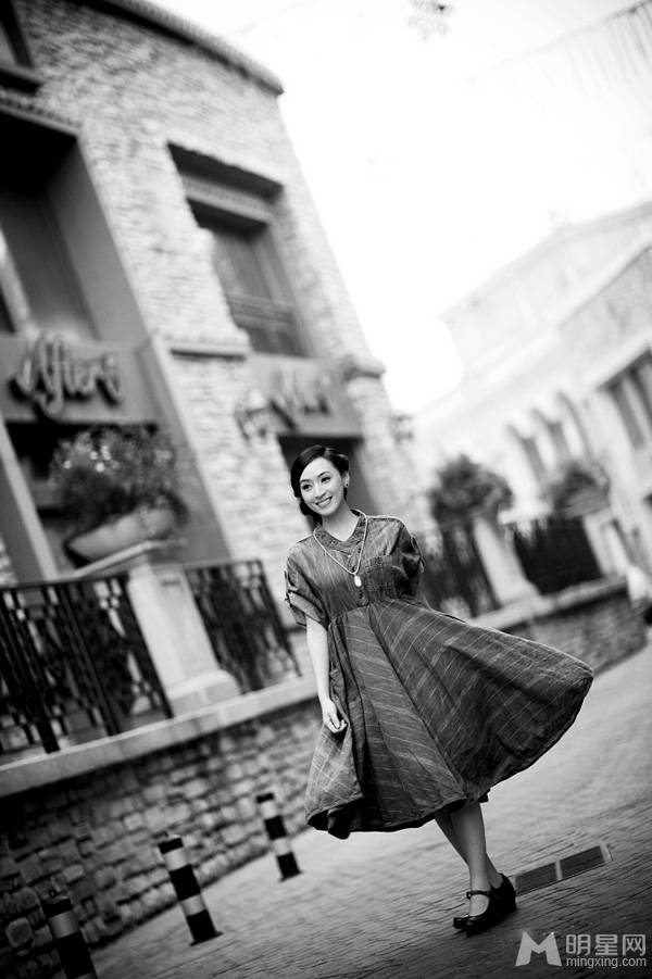 女演员黄小戈时尚街拍写真