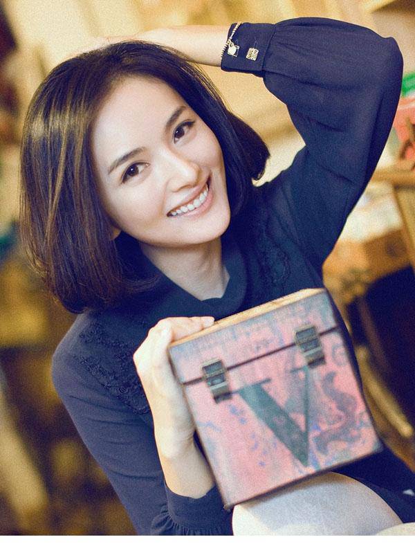演员李依玲清新素颜妆图片