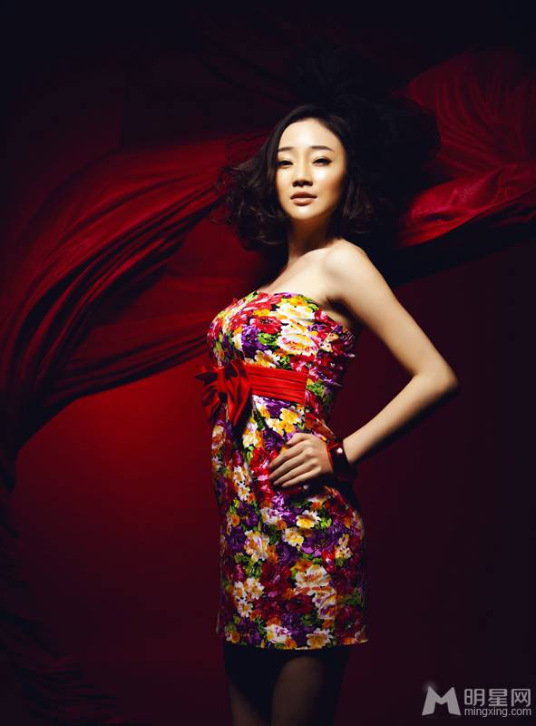 中国美女明星杨淼碎花裙写真