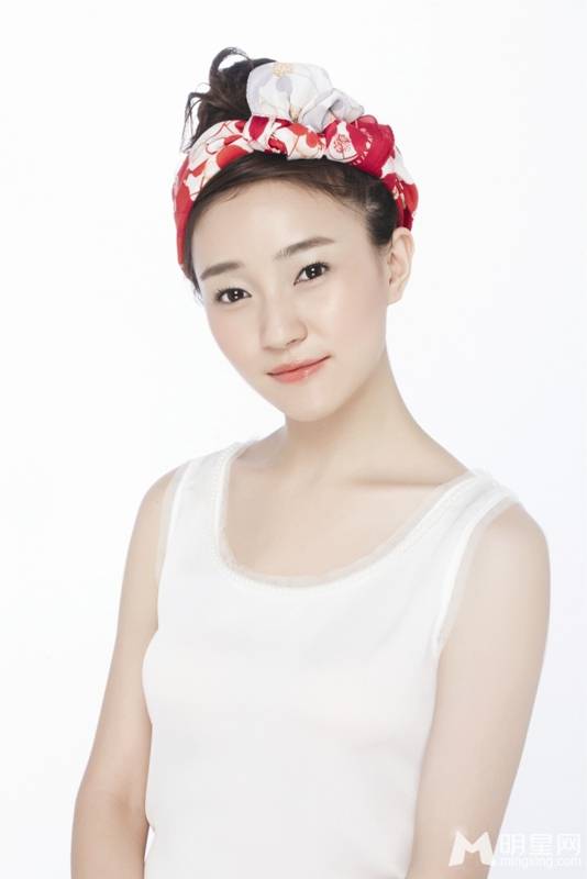 电视剧演员焦俊艳时尚中性写真