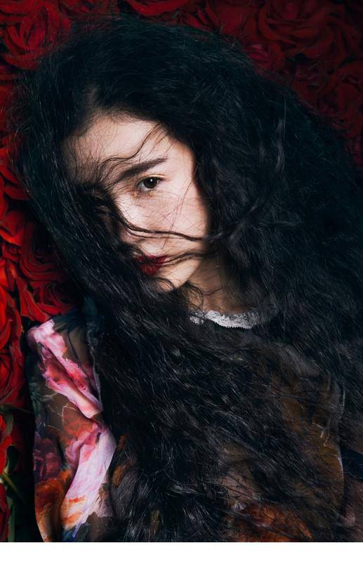 张辛苑复古妆容冷艳写真图片