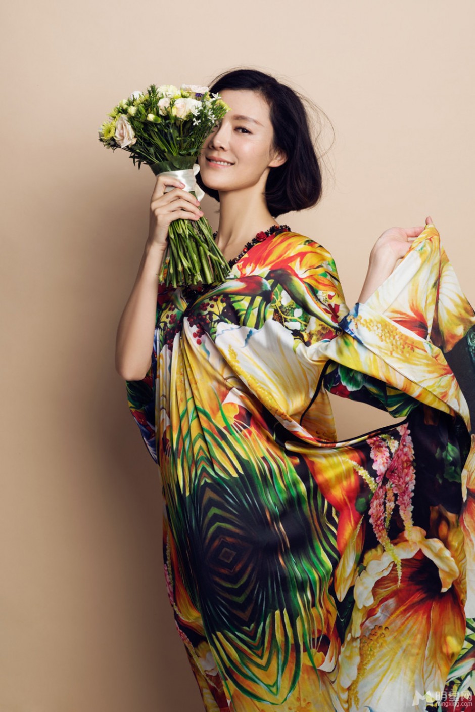 影视演员车晓春日写真图片