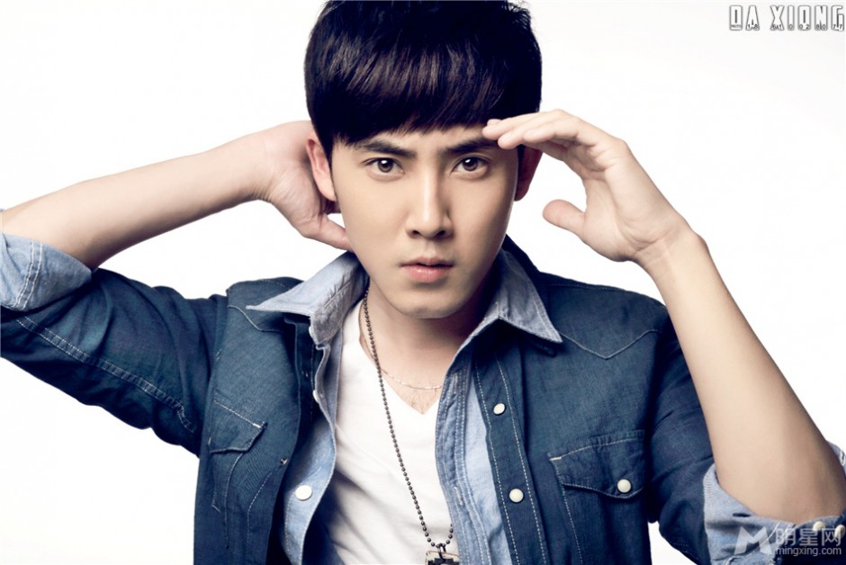 男明星张睿紧身牛仔裤写真