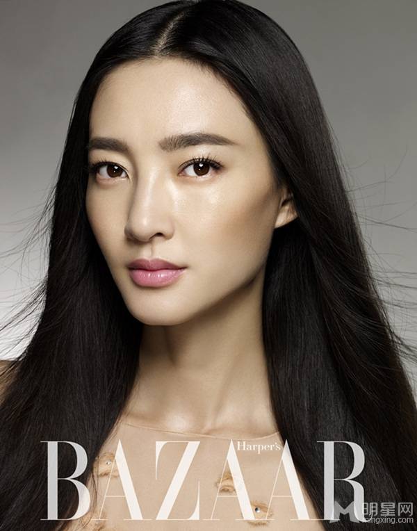 女星王丽坤写真照时尚又优雅