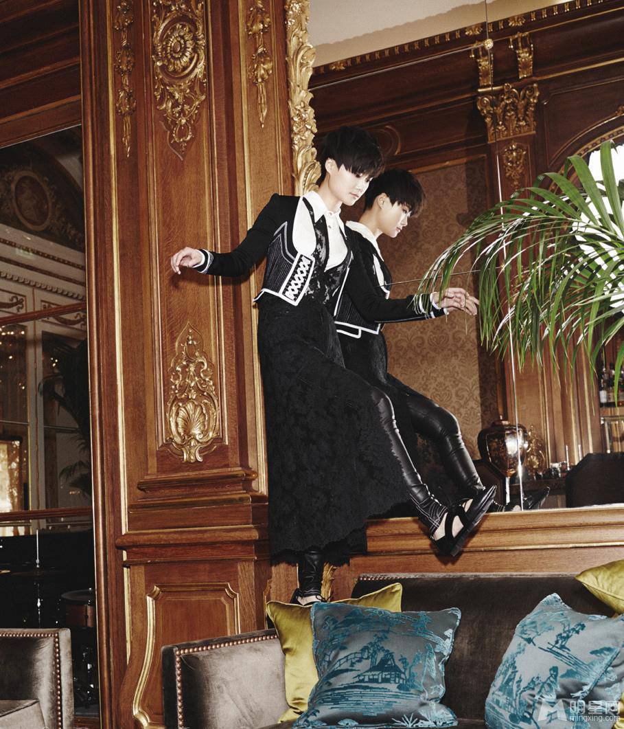 亚洲十大女演员李宇春时尚俏皮写真