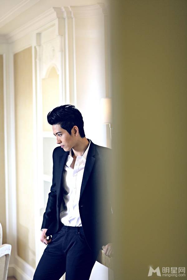 中国时尚男星张峻宁俊美写真照