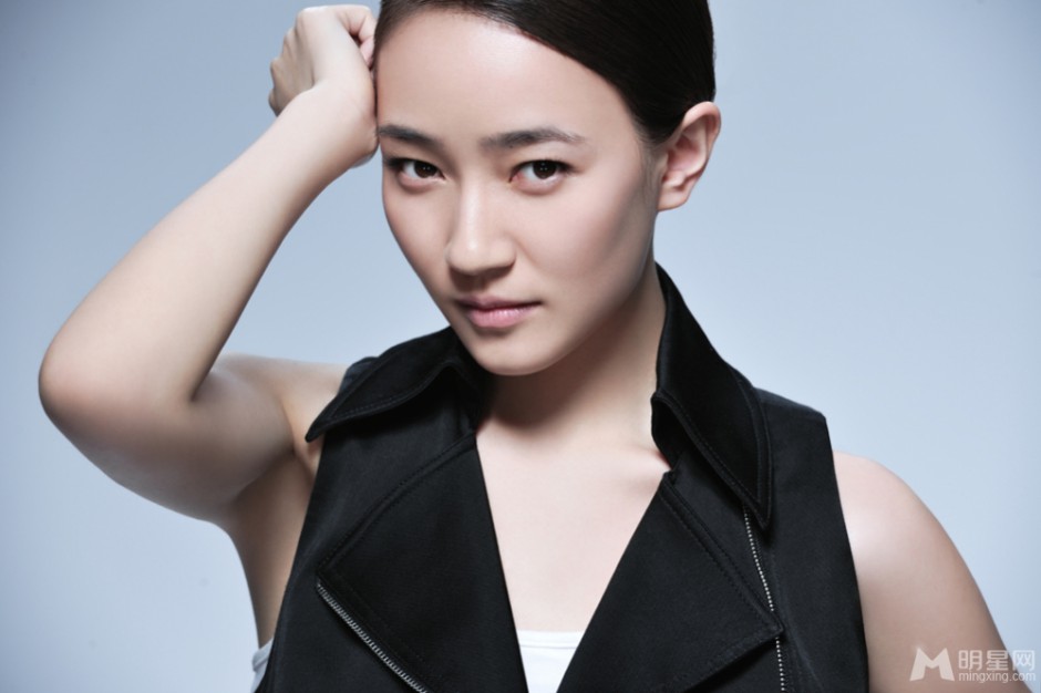 电视剧演员焦俊艳时尚中性写真