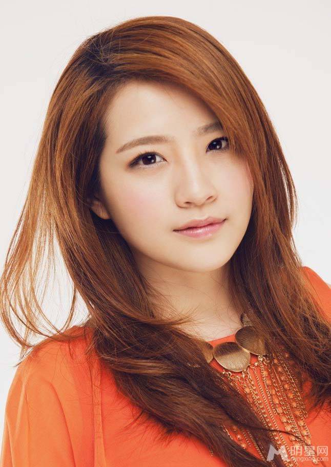 网络歌手香香青春靓丽写真图片