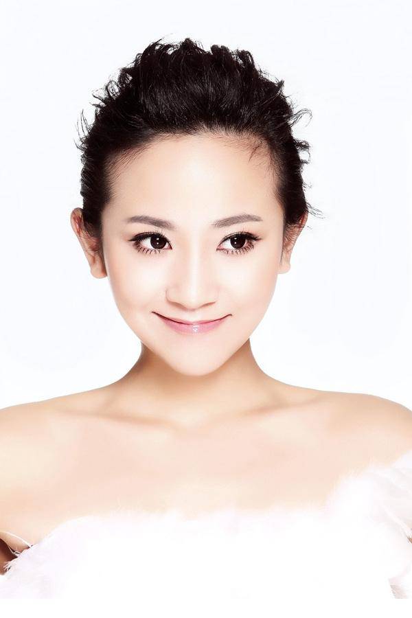 明星解惠清清新裸妆写真图片