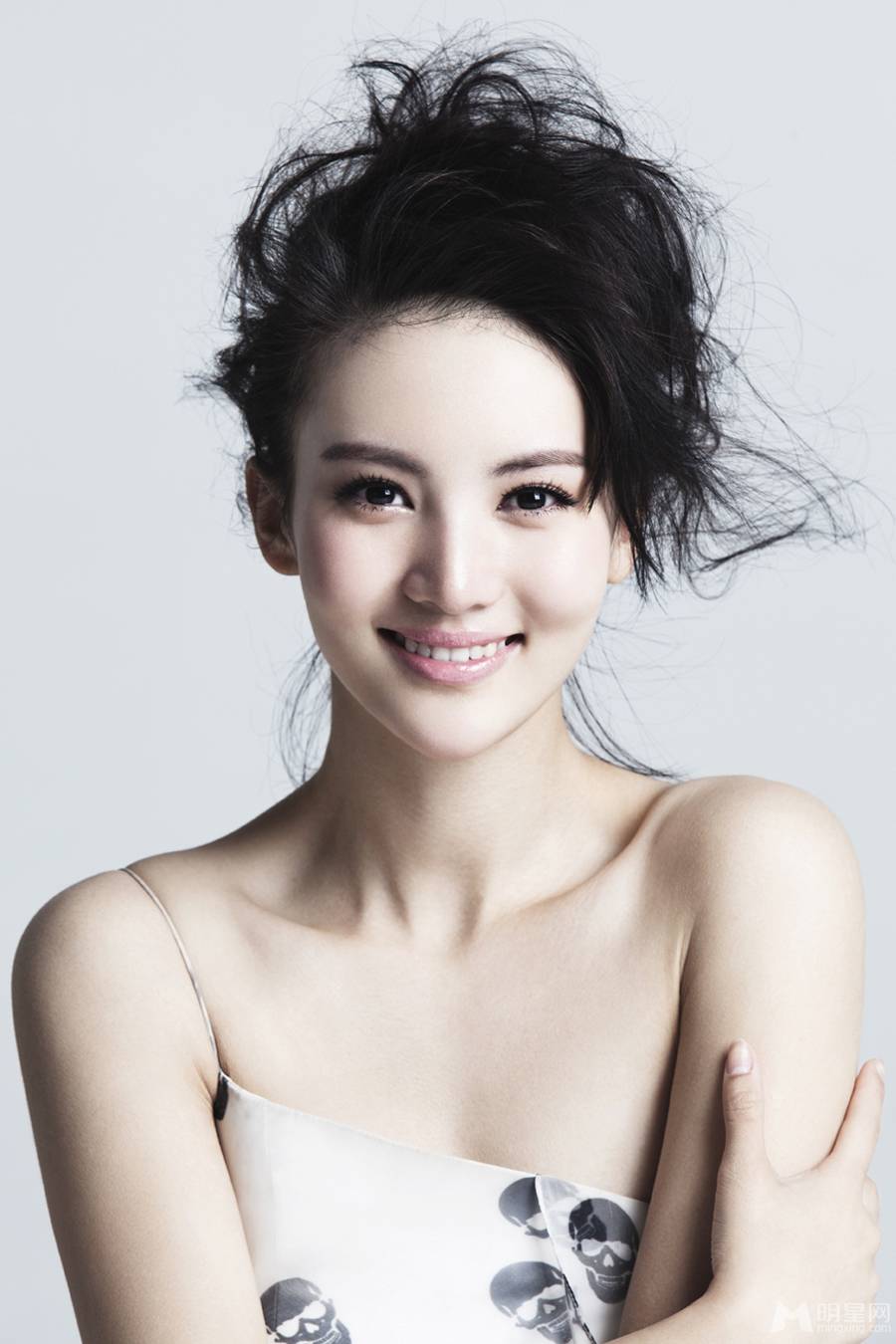 中国美女明星金晨白色长裙清纯写真