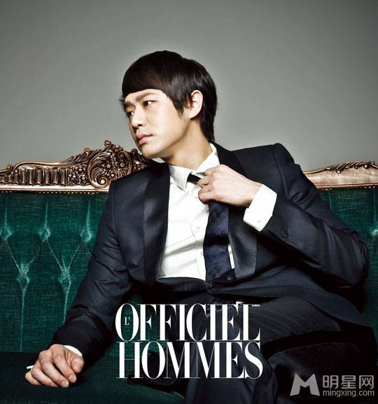 韩国演员千正明帅气写真照片