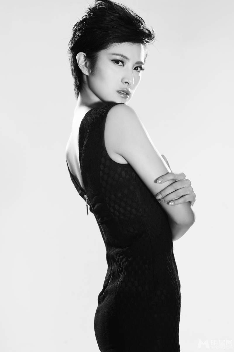 美女演员隋俊波黑白写真图片