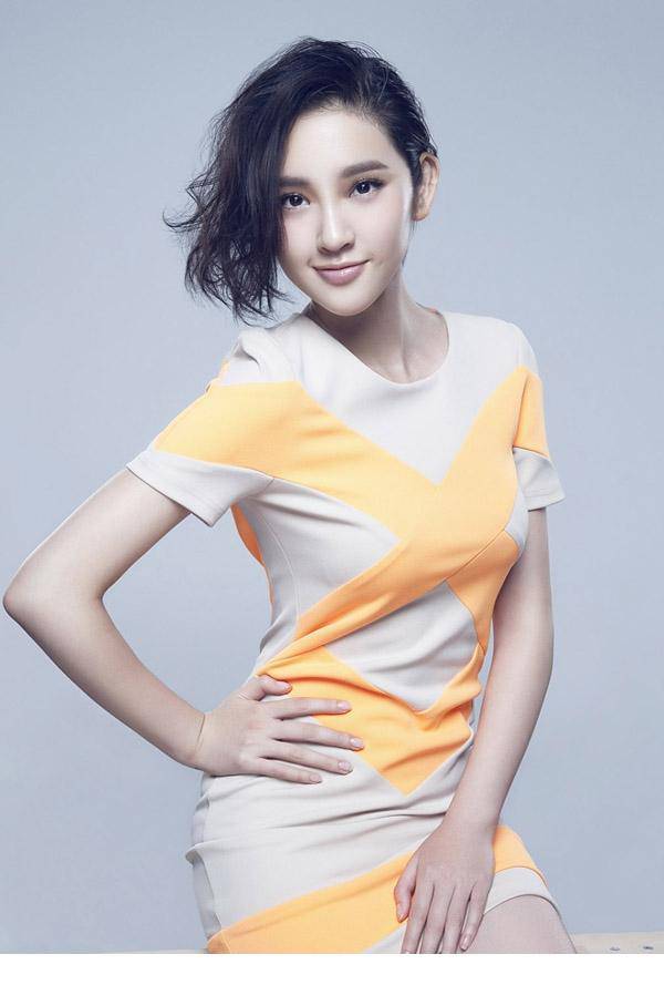 唐艺昕粉嫩迷人写真图片