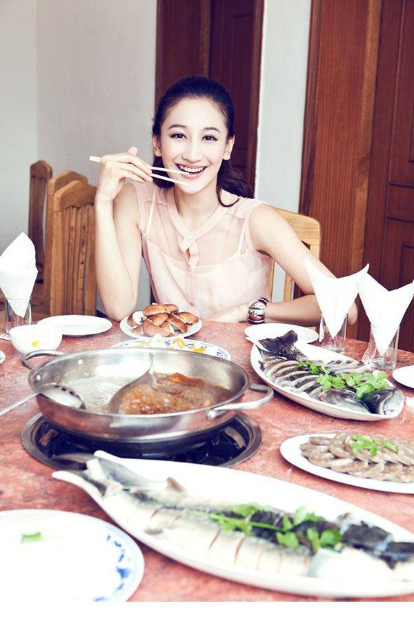 氧气美女明星曾泳醍清新可人图片