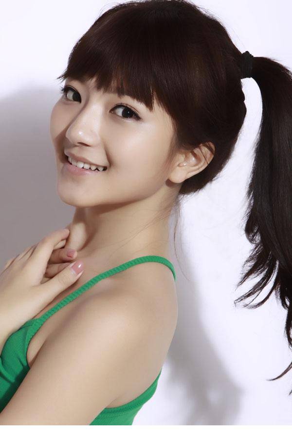 白卉子夏日清新甜美写真图片
