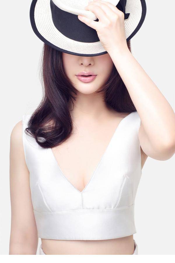 女神熊乃瑾演绎时尚轻熟女图片