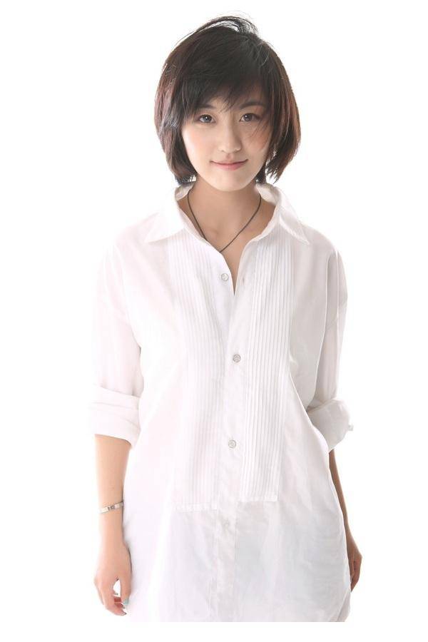 小清新女演员张馨心时尚写真照