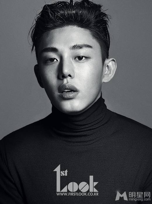 韩国男星刘亚仁黑白帅气写真