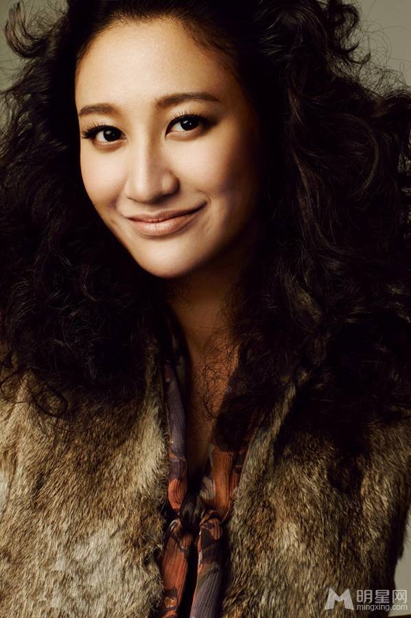 明星曾泳醍复古造型写真