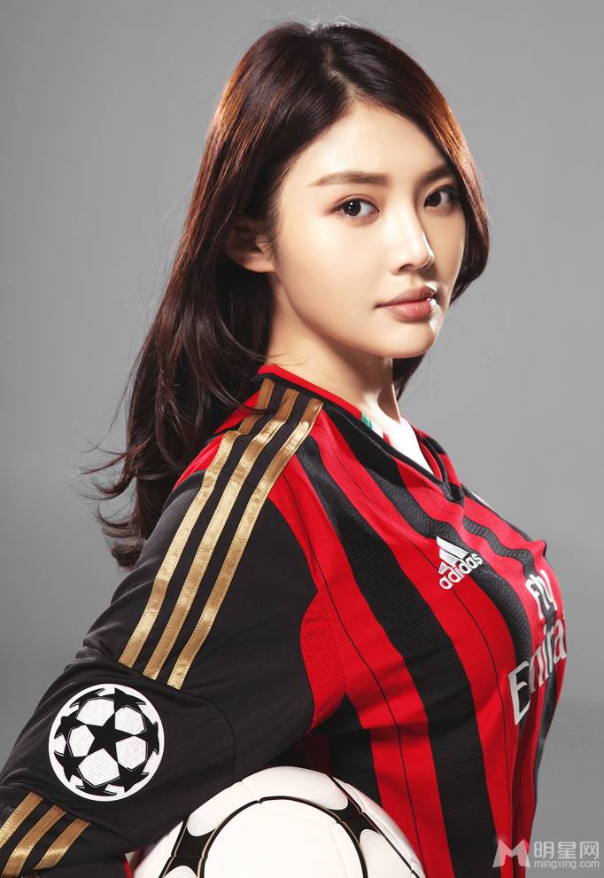 足球宝贝徐冬冬时尚写真图片