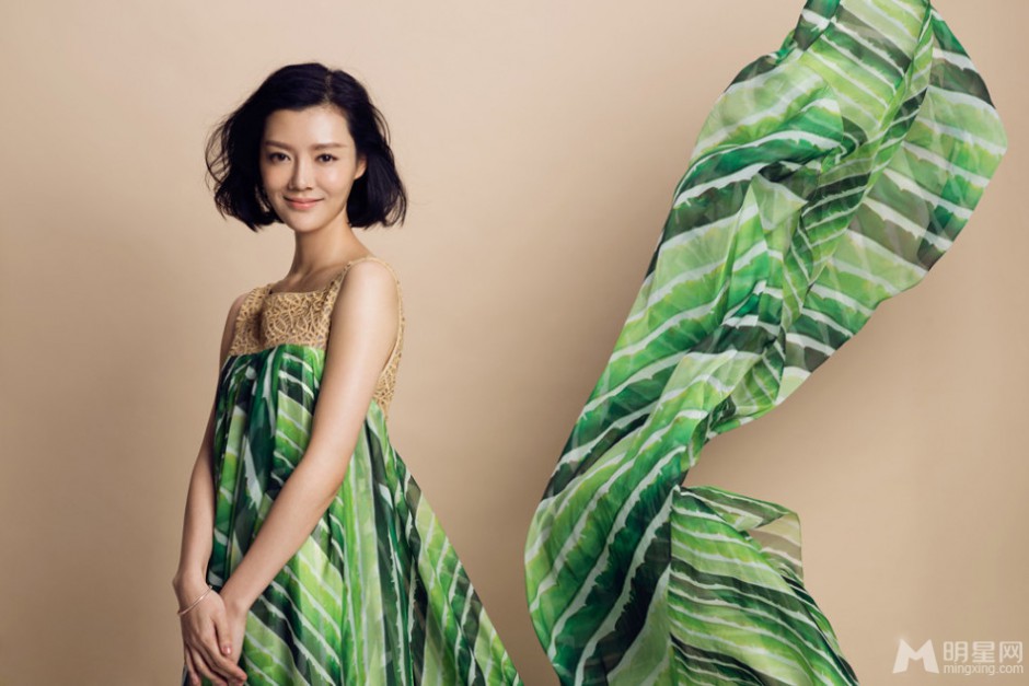 影视演员车晓春日写真图片