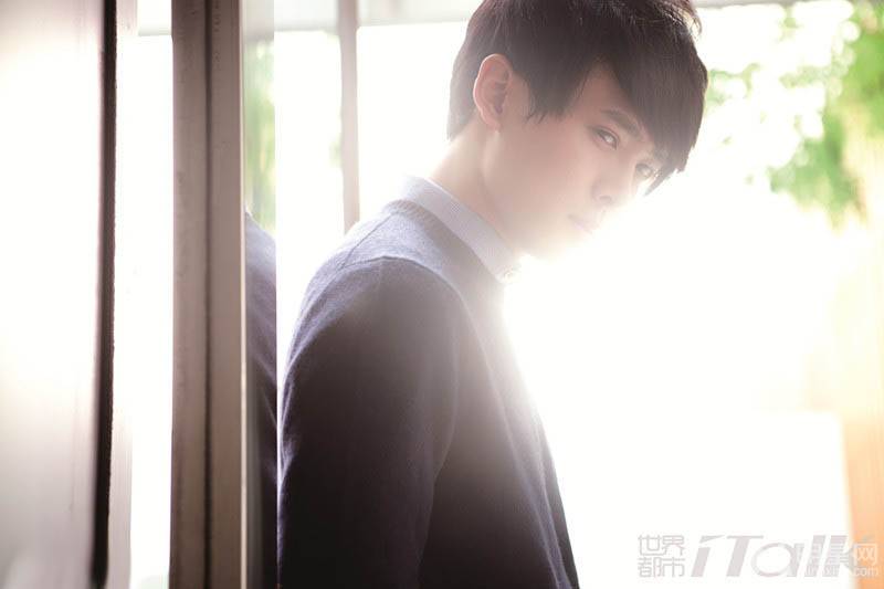 中国内地80后男明星付辛博帅气写真