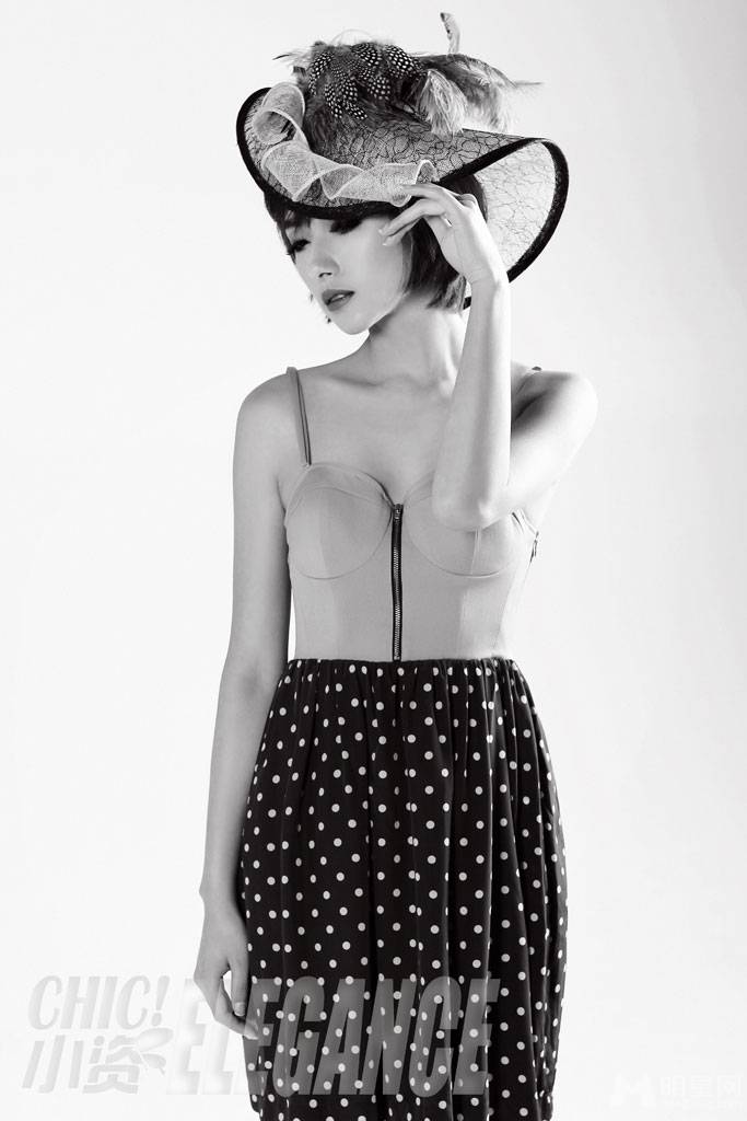 最具人气女演员万茜全新时尚大片